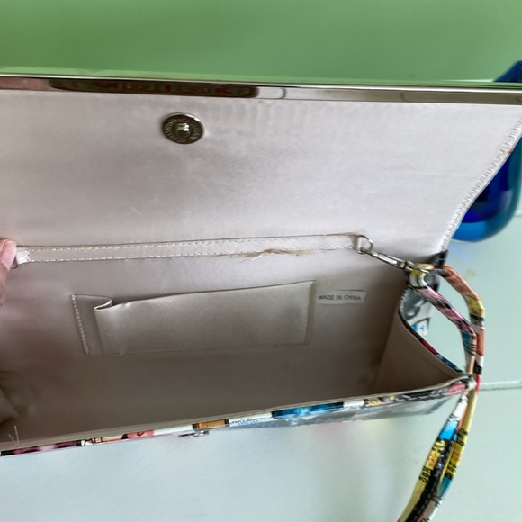 Magazine Print Purse - Picture 3 of 6